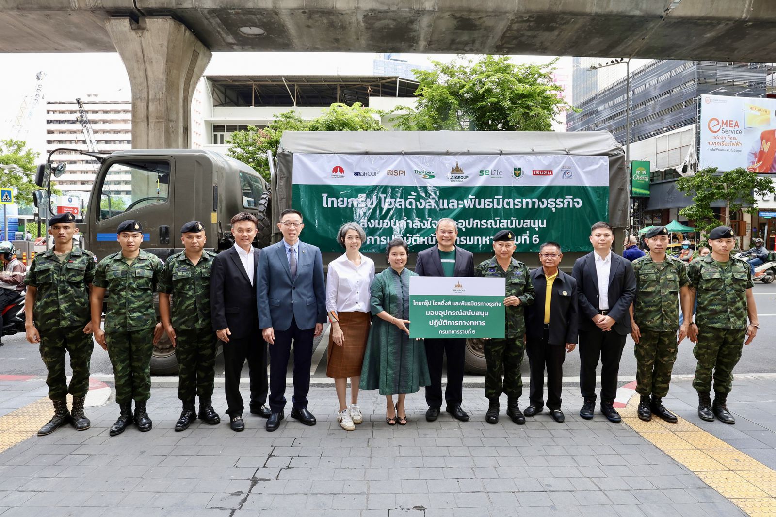 thai-group-charity-event-01