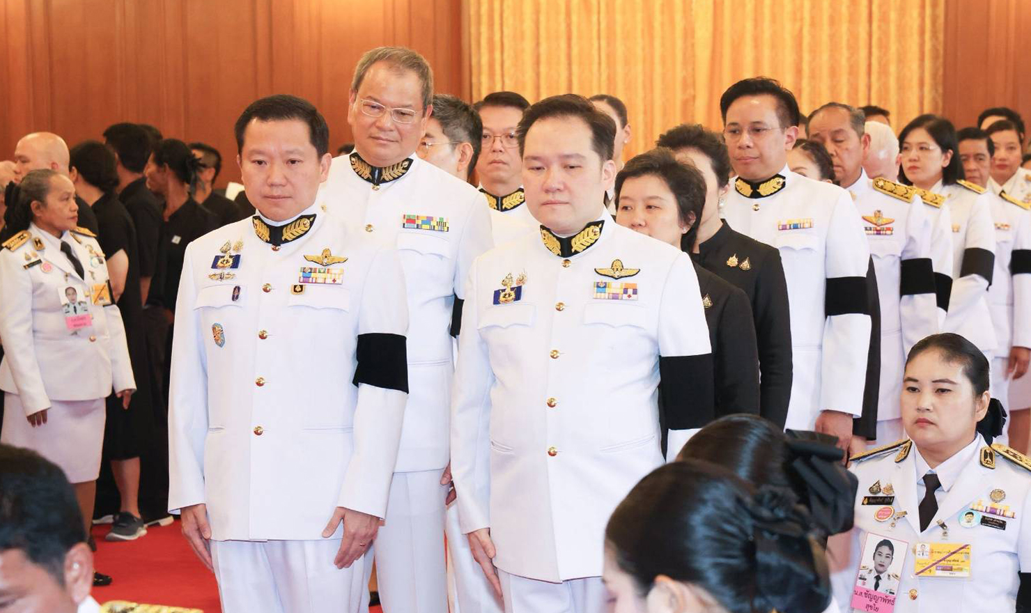 คณะผู้บริหารระดับสูงจากไทยเบฟและองค์กรพันธมิตรเข้าร่วมพิธีแสดงความอาลัยอย่างพร้อมเพรียง
