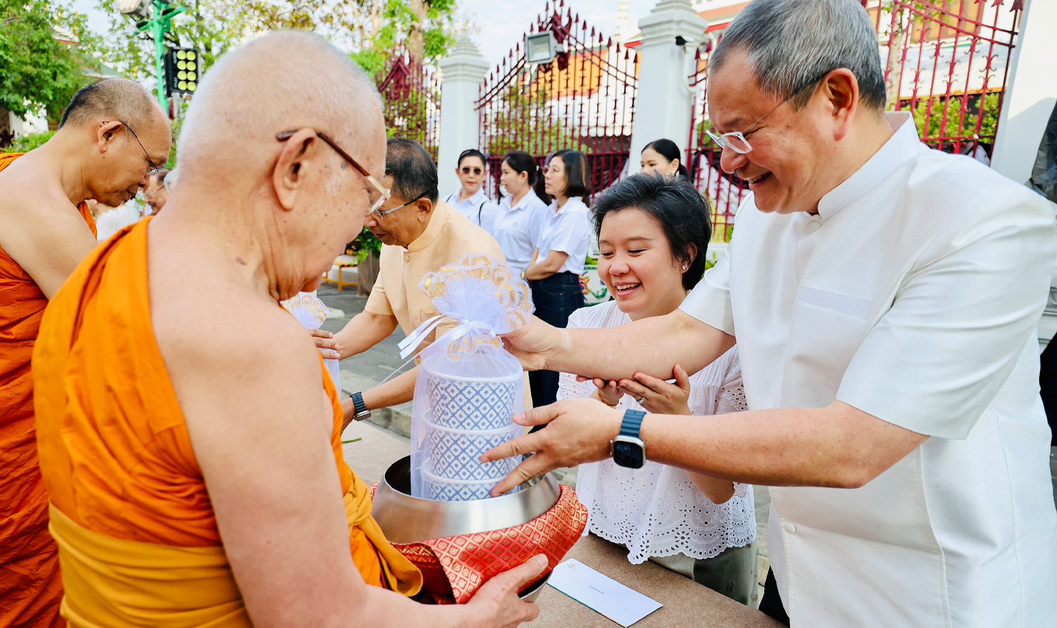 พิธีทำบุญตักบาตรรับปีใหม่ 2569