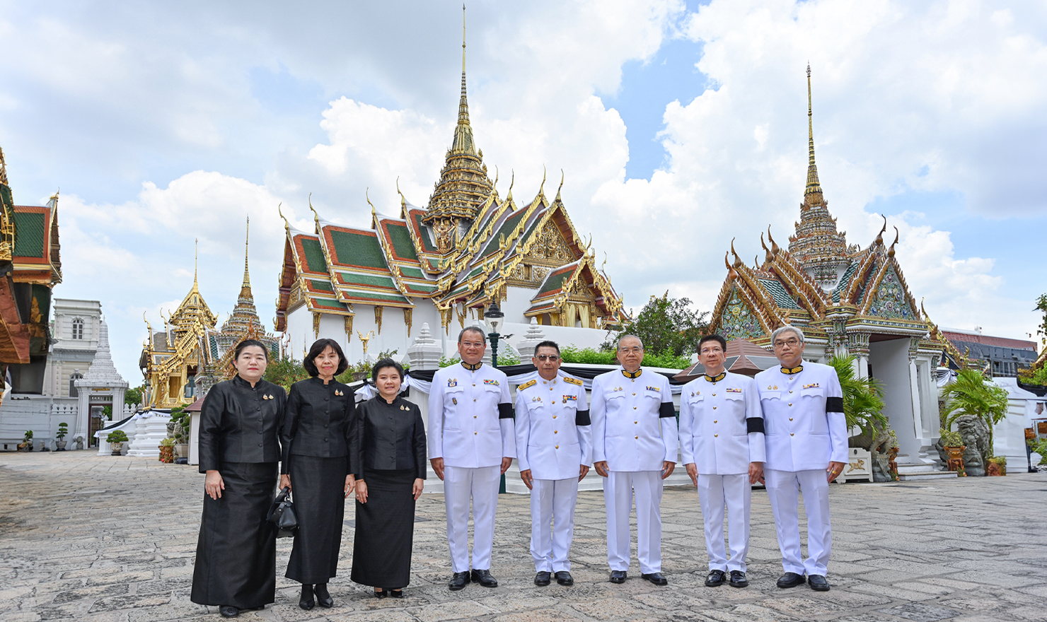 คณะผู้บริหารไทยกรุ๊ปและมูลนิธิสิริวัฒนภักดีเข้าร่วมพิธีถวายสักการะอย่างเป็นทางการ