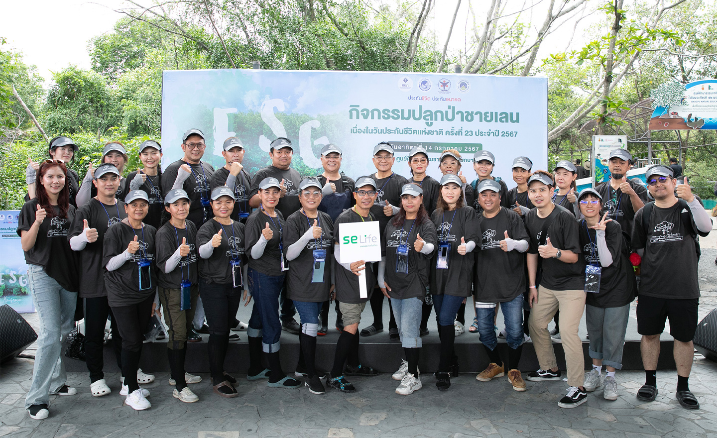 selife-planting-mangrove-forests